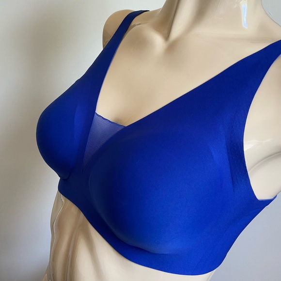 Knix M+ wireless bra in blue with plunging neckline and mesh detail - Picture 2 of 16